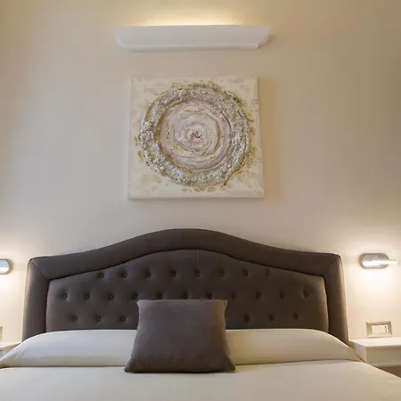 Royal Luxury 3* Napels