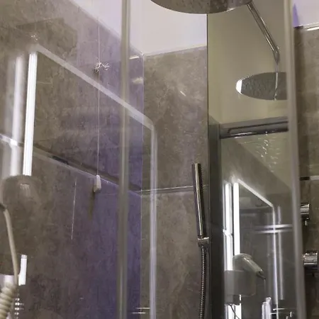 Royal Luxury 3* Napels