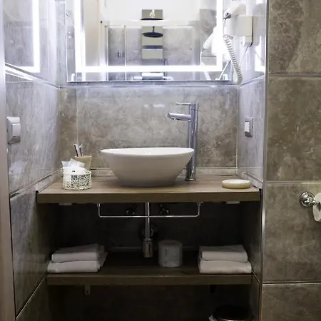 Royal Luxury בית הארחה נאפולי