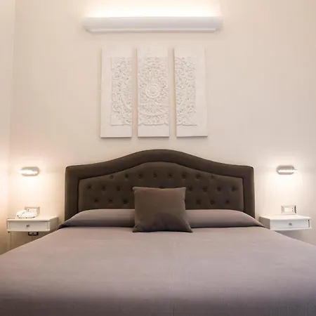 Royal Luxury 4* Neapel